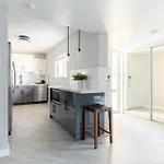 Modern Chic Condo In Midtown W Pool & Hot Tub